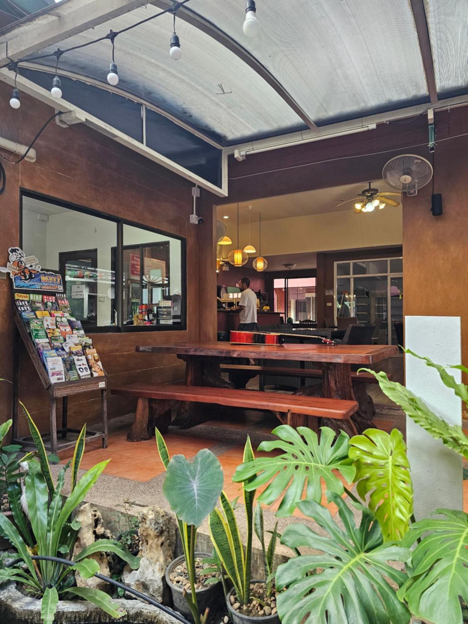 Red Brick Hostel Chiang Mai Luaran gambar
