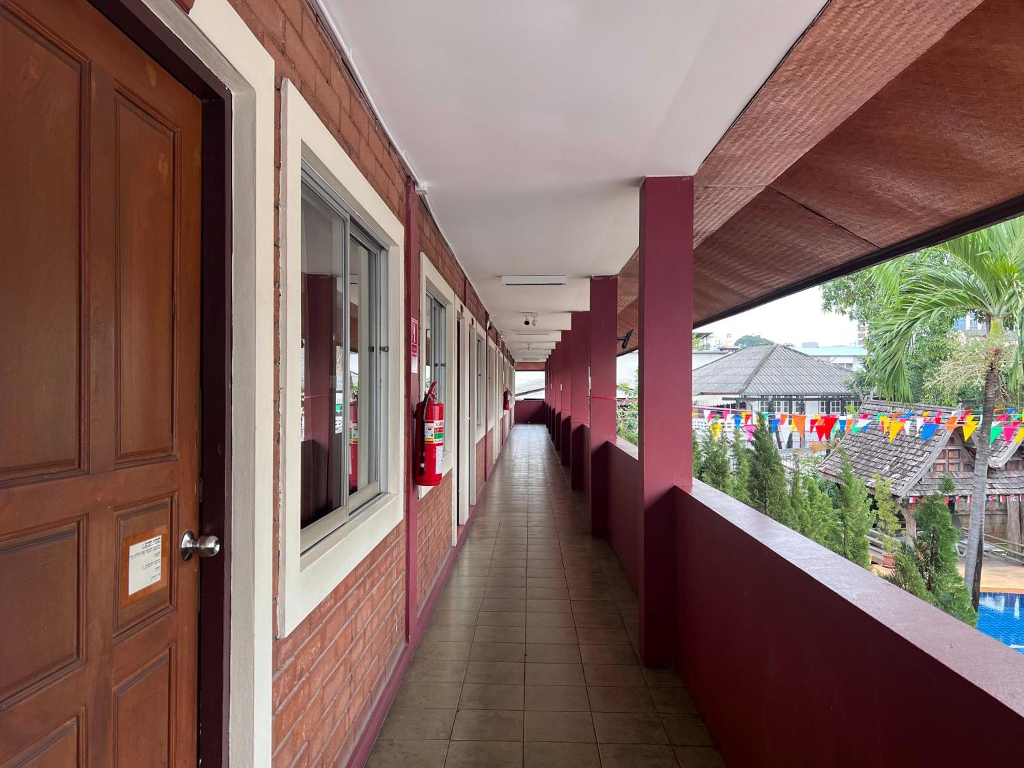 Red Brick Hostel Chiang Mai Luaran gambar