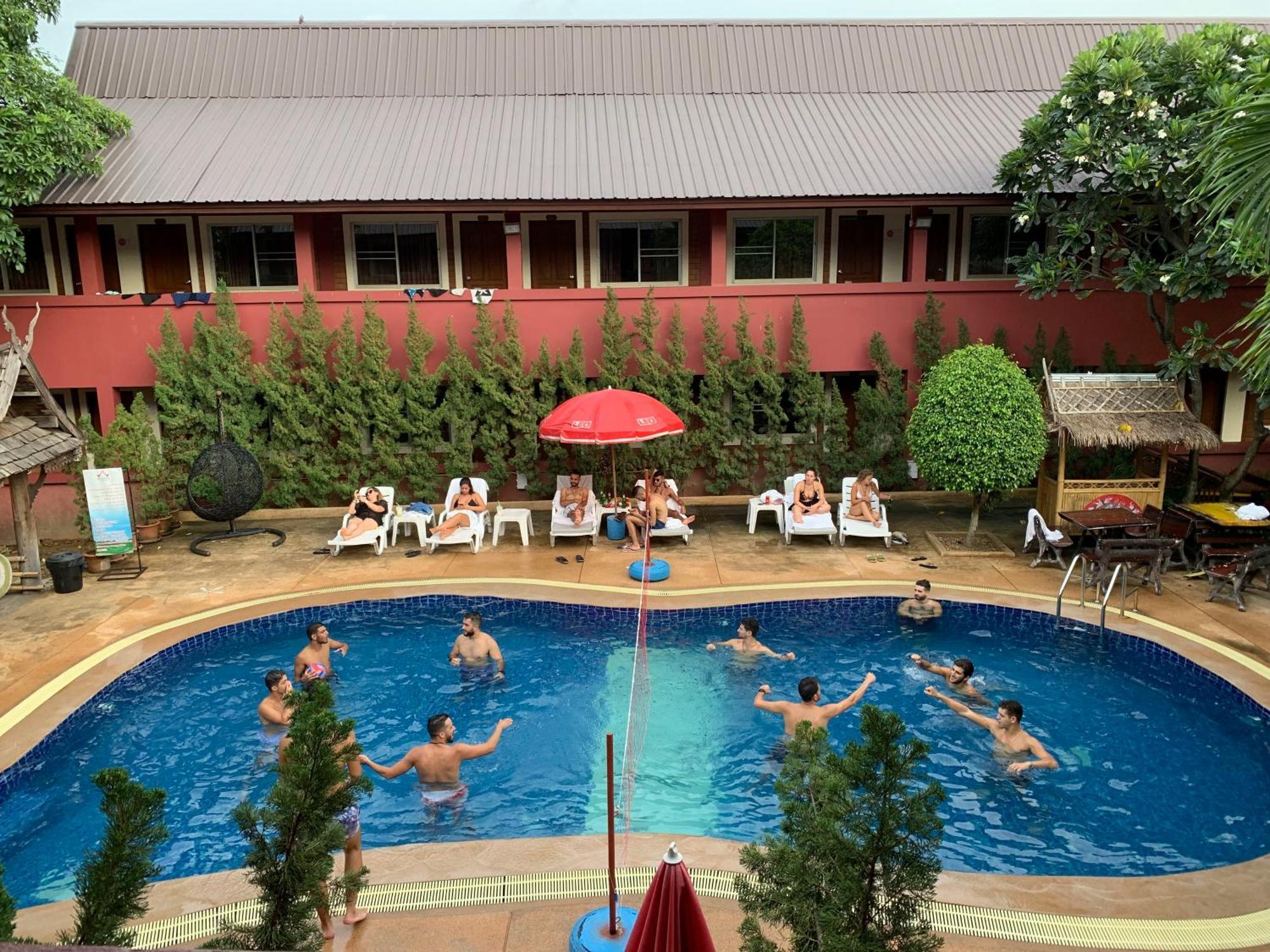 Red Brick Hostel Chiang Mai Luaran gambar