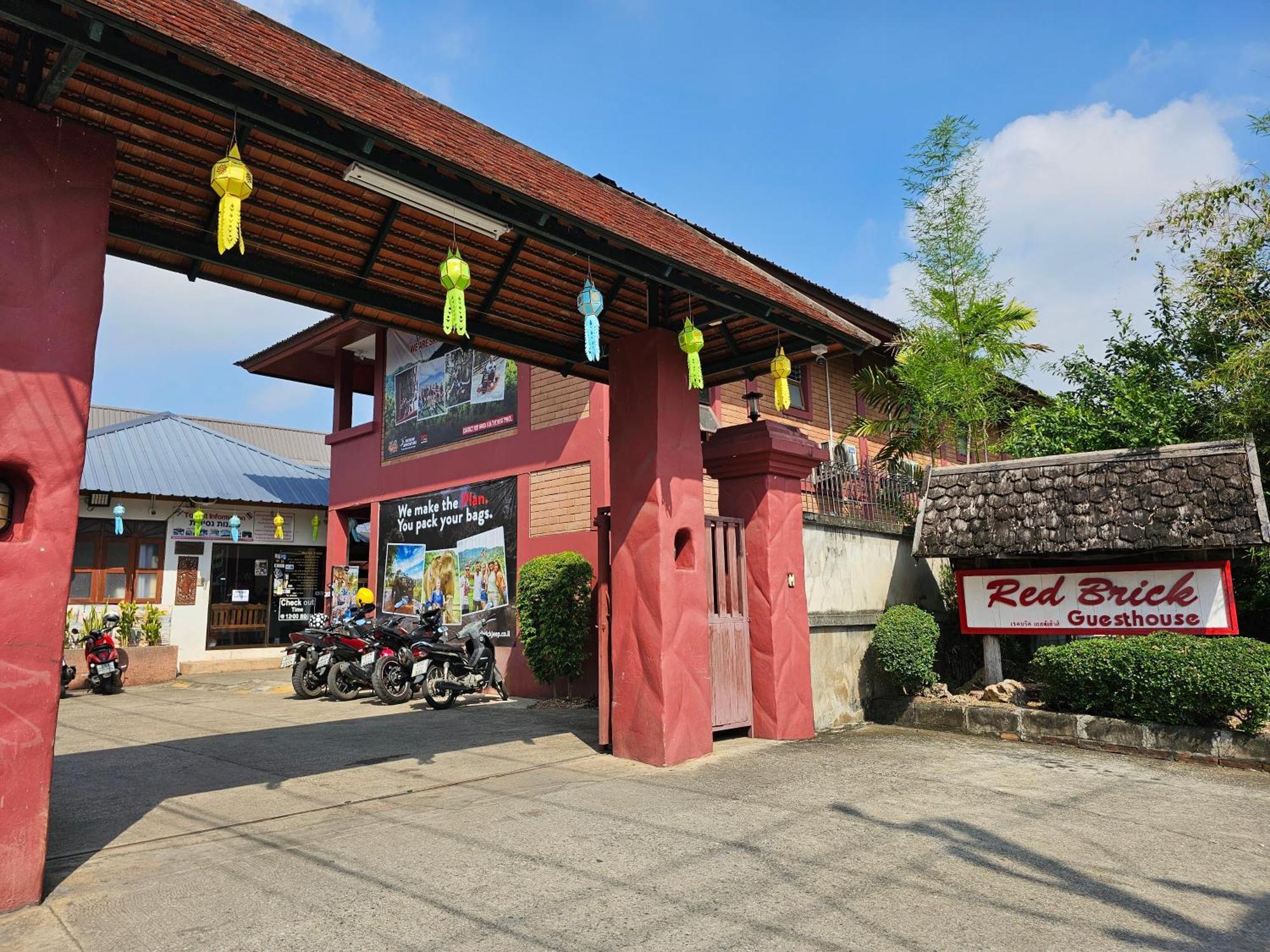 Red Brick Hostel Chiang Mai Luaran gambar