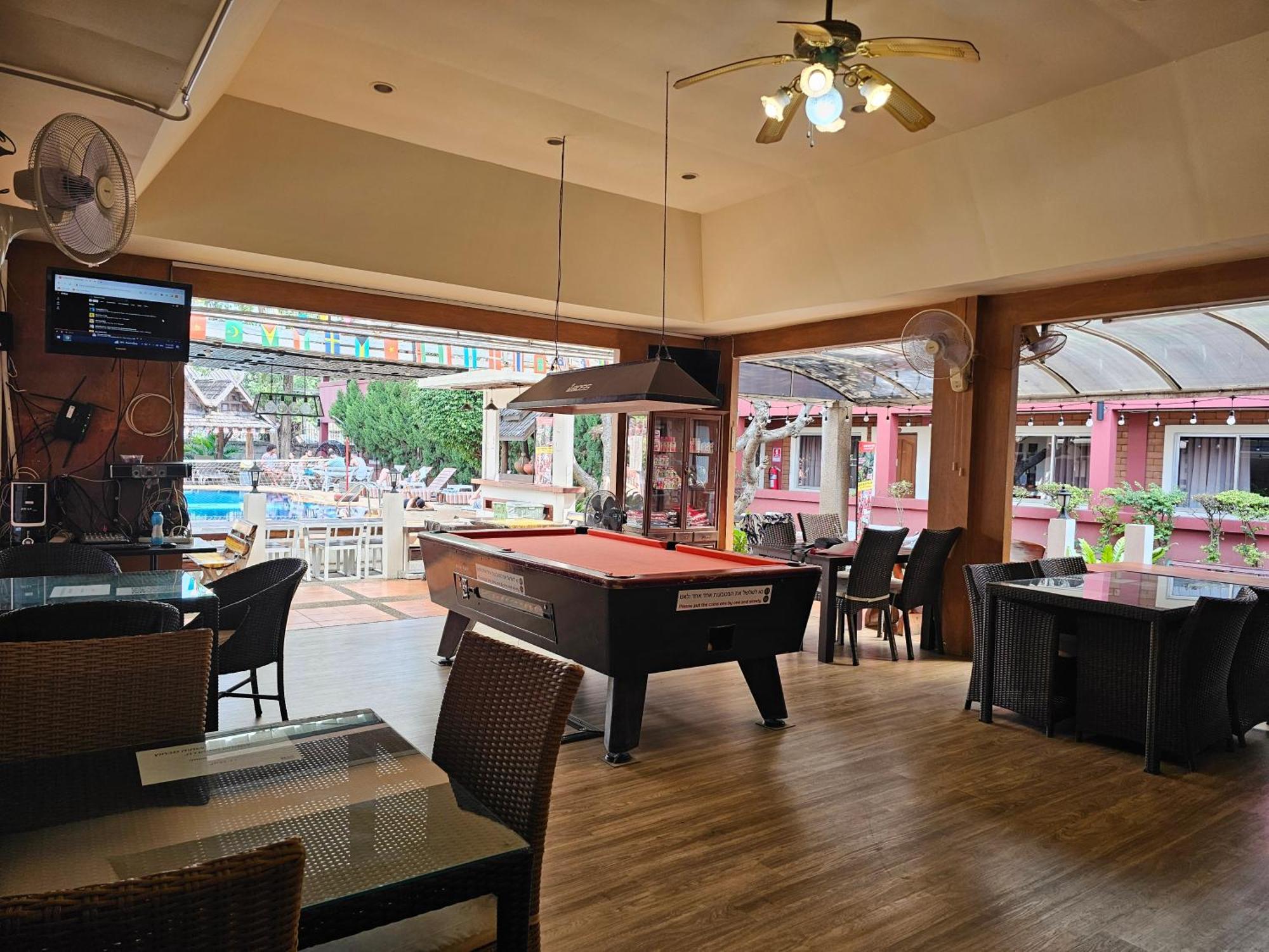 Red Brick Hostel Chiang Mai Luaran gambar