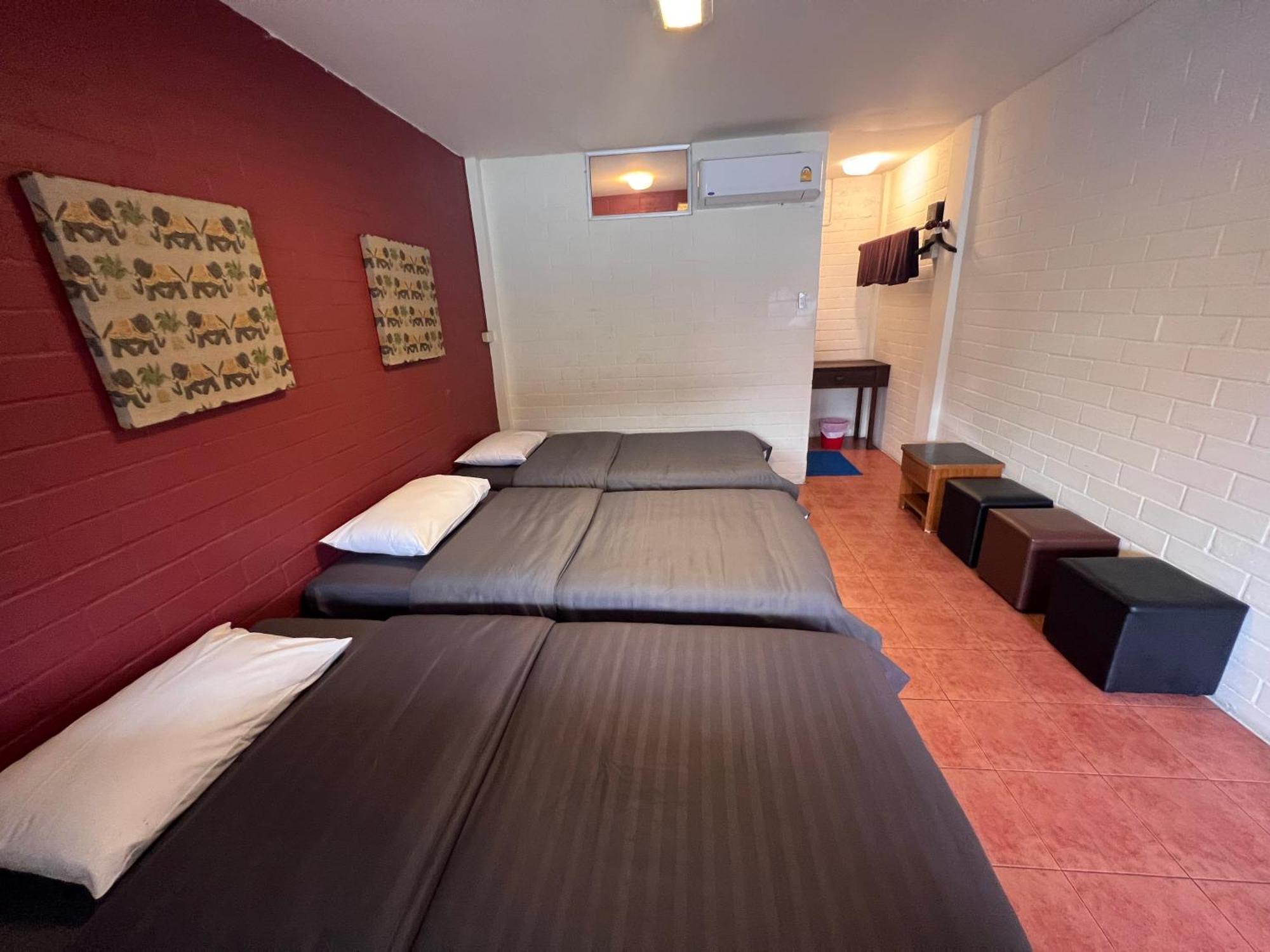 Red Brick Hostel Chiang Mai Luaran gambar